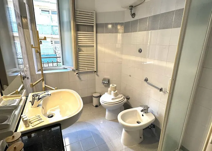 St Peter's Alley * Roma